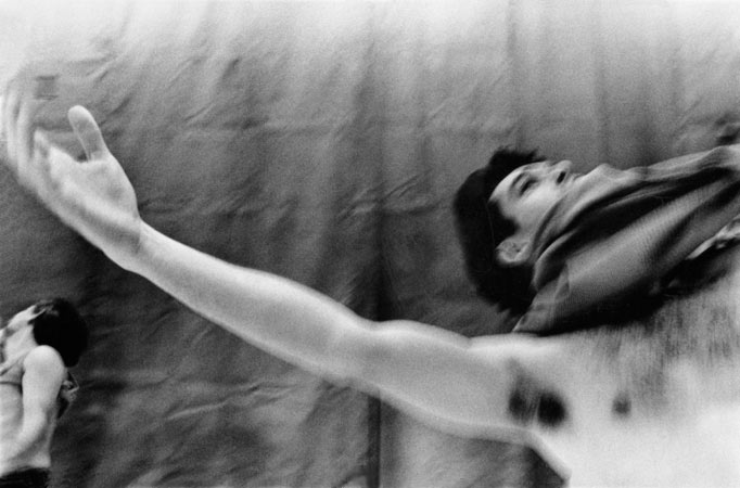 projet photographique sur le corps, le geste, le contact, l´énergie de la danse, création pour le Centre chorgraphique national de Grenoble et Jean-Claude Gallotta