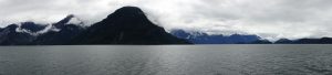 Paysage vu du ferry allant à l'ile de Chiloe au Chili par Anne-Marie Louvet photgraphe